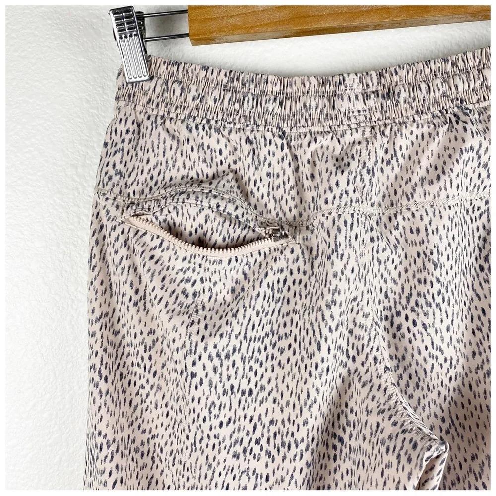 Lululemon‎ Step Lively Crop Dottie Dash Grain Black Pants Size 4